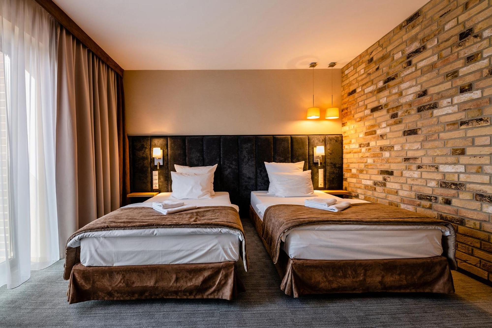 Hotel Alhar Lubliniec Luaran gambar